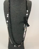 Collana lunga danza con charm scarpetta e fiocco nero